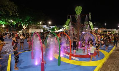 Manaus ganha a primeira Praça Molhada da sua história por meio da gestão David Almeida! / Foto – Dhyeizo Lemos e Clóvis Miranda / Semcom