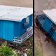 Vídeo mostra casa sendo arrastada por correnteza em temporal que atingiu Manaus neste domingo (17)