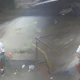 Vídeo mostra idoso sendo baleado por engano enquanto fazia palavra-cruzada na calçada
