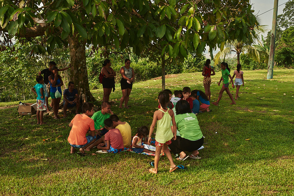 Brincando na Floresta: projeto leva Educação Ambiental para crianças e jovens ribeirinhos da Amazônia / Foto : Rodolfo Pongelupe 