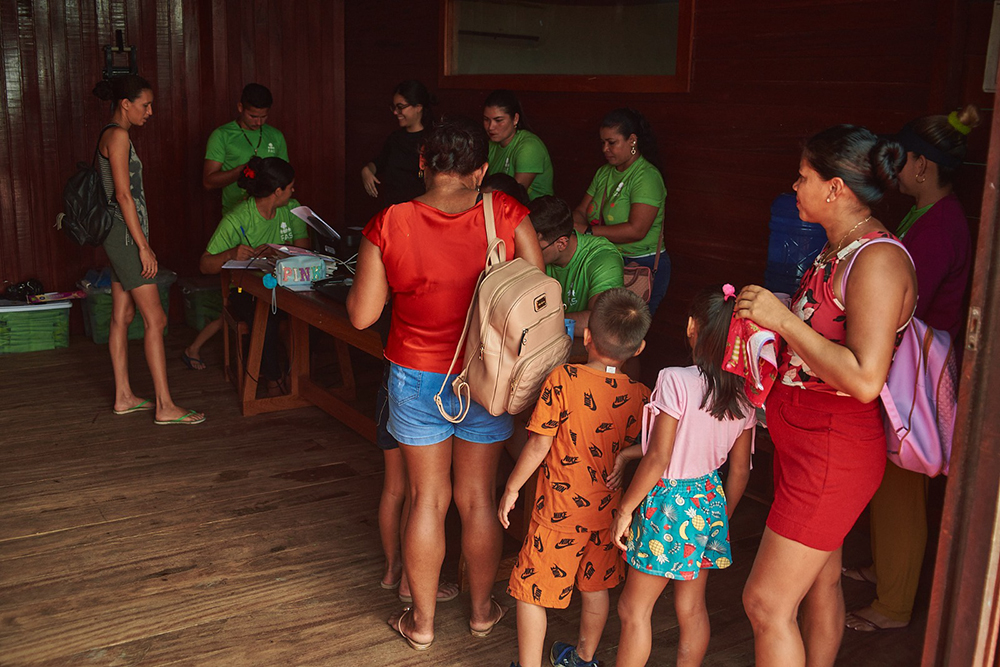 Brincando na Floresta: projeto leva Educação Ambiental para crianças e jovens ribeirinhos da Amazônia / Foto : Rodolfo Pongelupe 