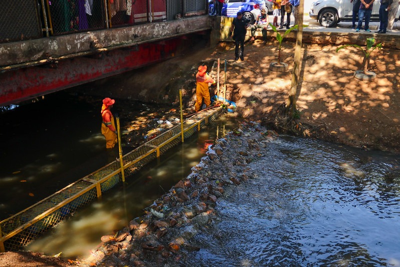 Prefeitura de Manaus instala ecobarreira em igarapé na zona Leste de Manaus / Foto – João Viana / Semcom