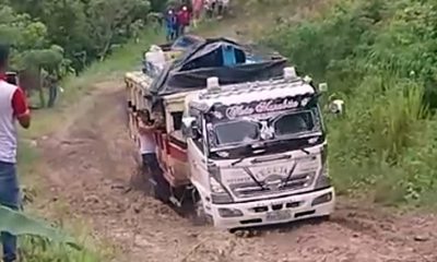 Vídeo +18 : Homem cai de Pau de Arara para debaixo do caminhão!