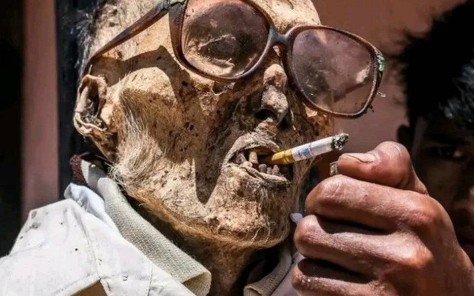 Conhela o ritual indonésio que desenterra cadáveres e bota pra fumar! / Foto : Divulgação