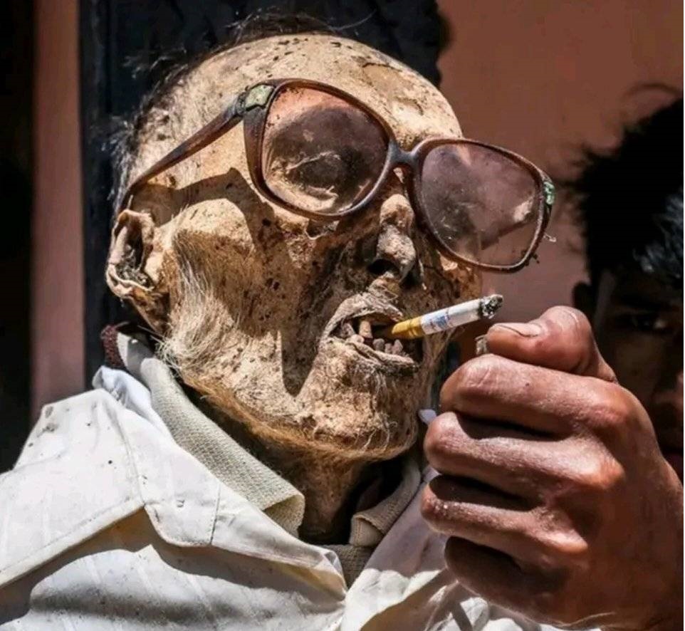 Conhela o ritual indonésio que desenterra cadáveres e bota pra fumar! / Foto : Divulgação