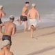 Vídeo : Super Sayajins de plantão pegam ladrão que tava roubando em praia!