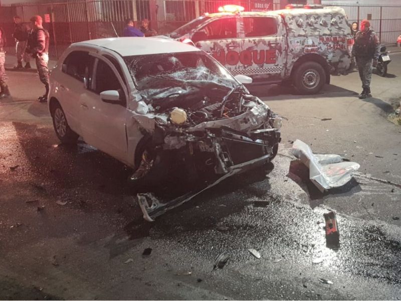Motorista bêbado tenta fugir da polícia e causa dois atropelamentos