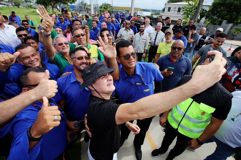 Prefeito David Almeida entrega 50 novos ônibus, ampliando para 367 a renovação da frota do transporte público em Manaus! / Fotos – Clóvis Miranda e Elton Viana / Semcom