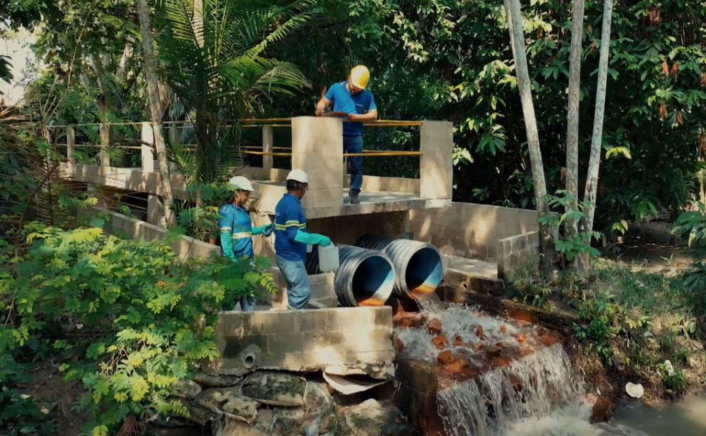Saída do efluente tratado / Foto : Divulgação / Águas de Manaus