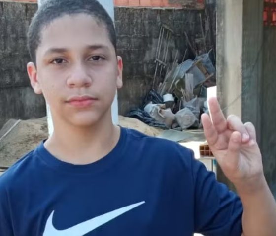 Tragédia em escola: Adolescente de 13 anos morre após agressão de colegas