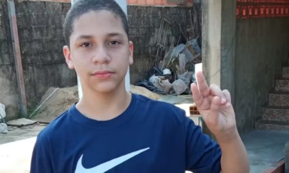 Tragédia em escola: Adolescente de 13 anos morre após agressão de colegas