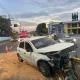 Motorista sofre fraturas expostas após grave colisão contra mureta em Manaus / Foto : Jucélio Paiva