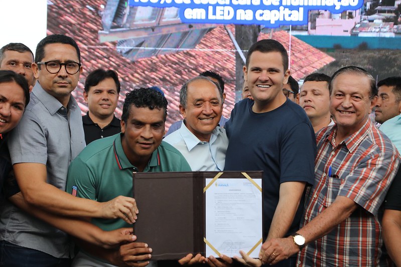 Prefeitura de Manaus inicia o asfaltamento das ruas na comunidade Coliseu 3, na zona Leste/ Foto - Márcio Melo / Seminf