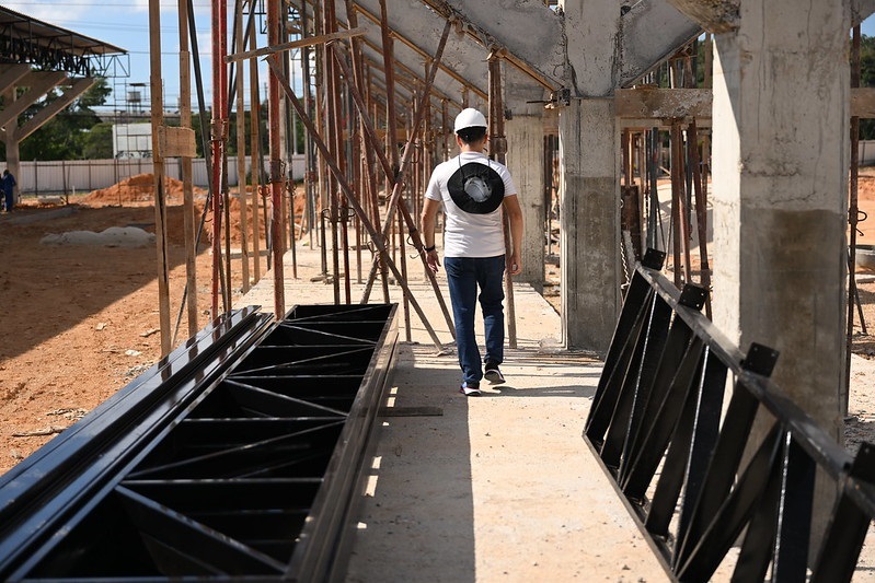 Prefeito David Almeida fiscalizou hoje a construção do T7 e destaca localização estratégica / Foto – Dhyeizo Lemos / Semcom