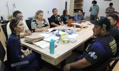 Prefeitura entrega aparelhos celulares doados pela Receita Federal a Conselheiros tutelares / Fotos - Diego Lima/Semasc