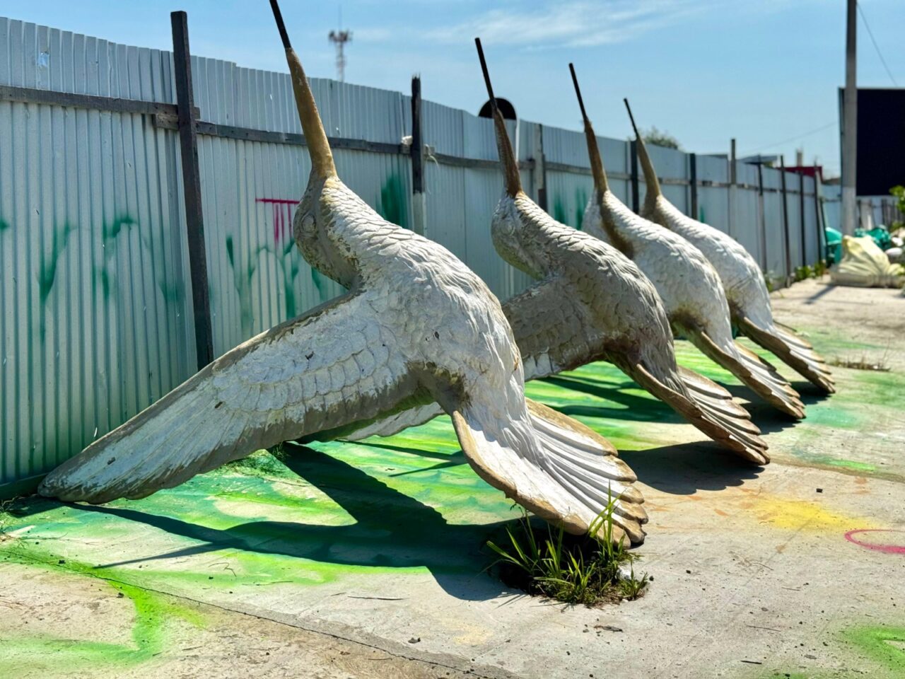 Aves, insetos e orquidário vão ganhando chapisco, estruturas e pintura na segunda etapa do Gigantes da Floresta / Foto : Divulgação