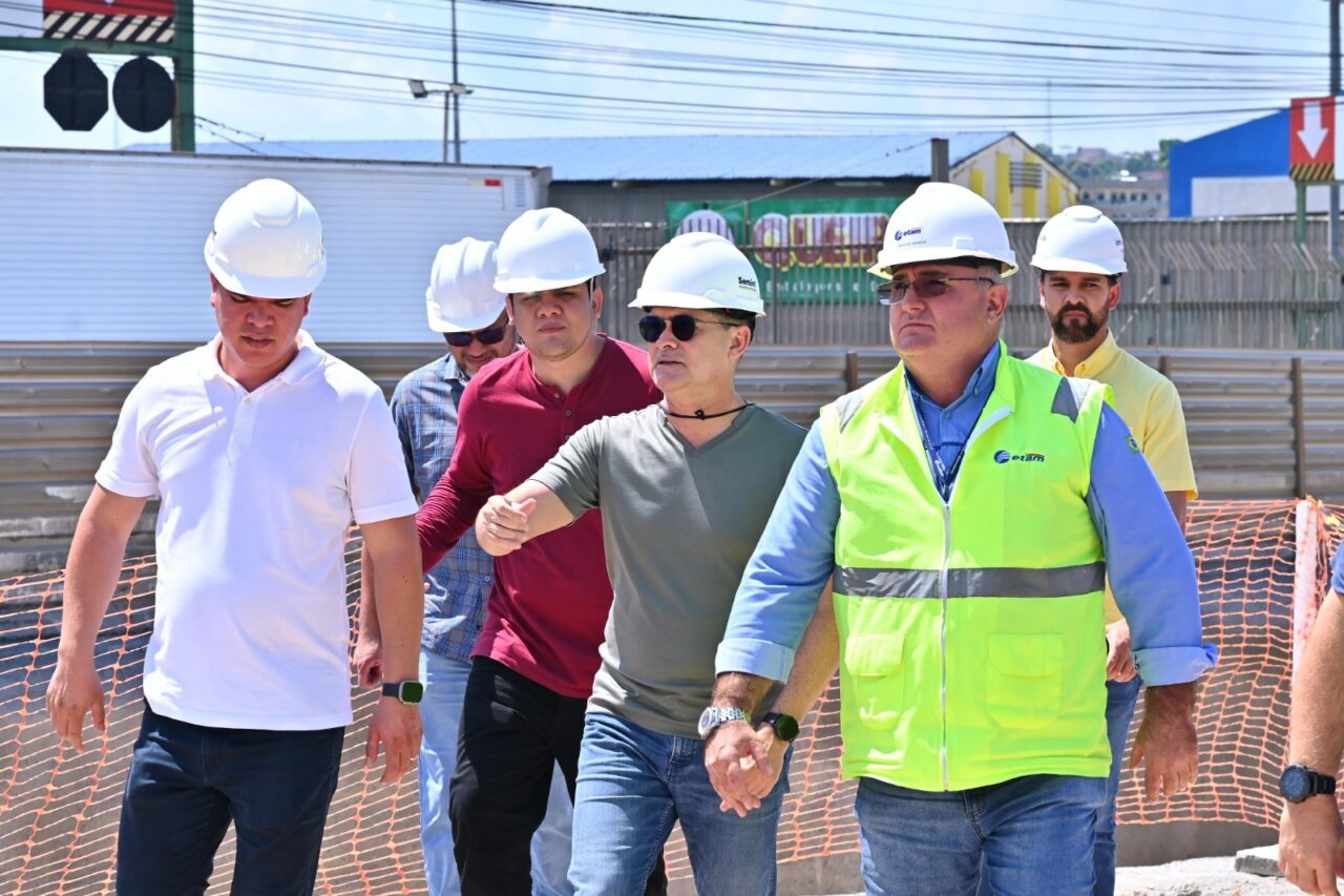 Prefeito fiscaliza avanço das obras do viaduto Rei Pelé e trabalhos chegam a 75% de conclusão / Foto : Divulgação