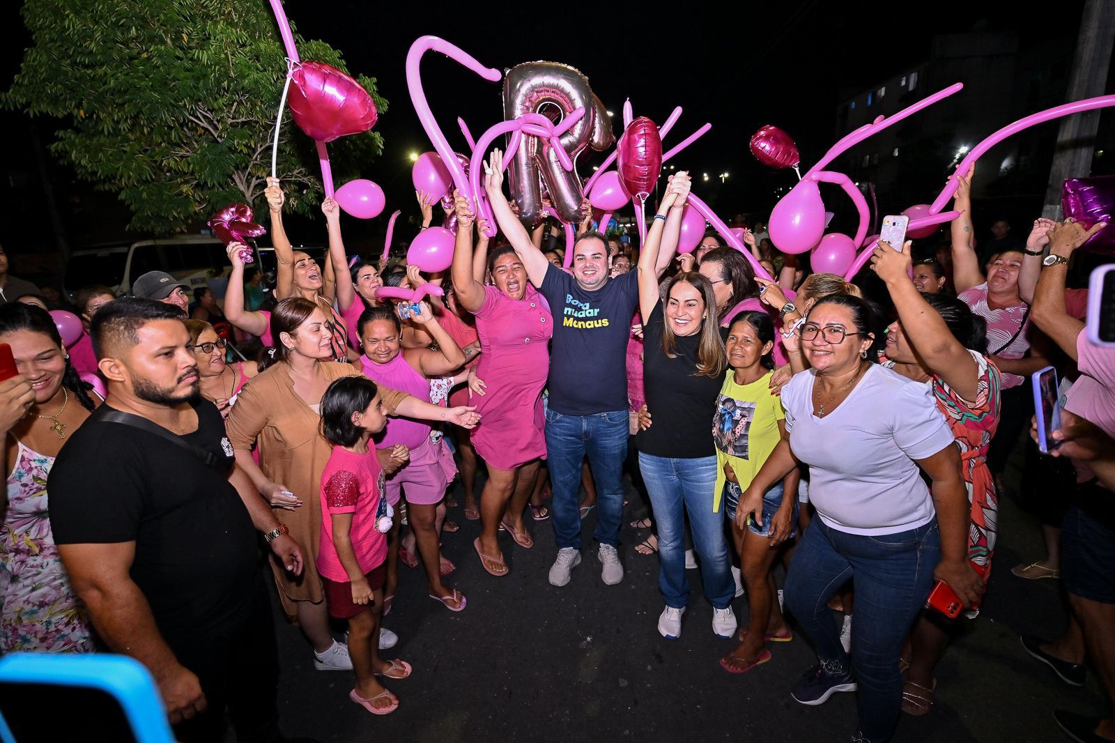 Roberto Cidade, pré candidato a Prefeito de Manaus, ouve as demandas dos moradores da zona Norte / Foto : Divulgação