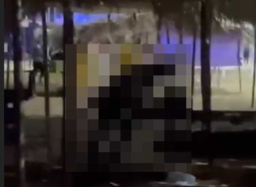 Vídeo +18: Casal saLlente é flagr.ado c0isand0 em barraca na praia