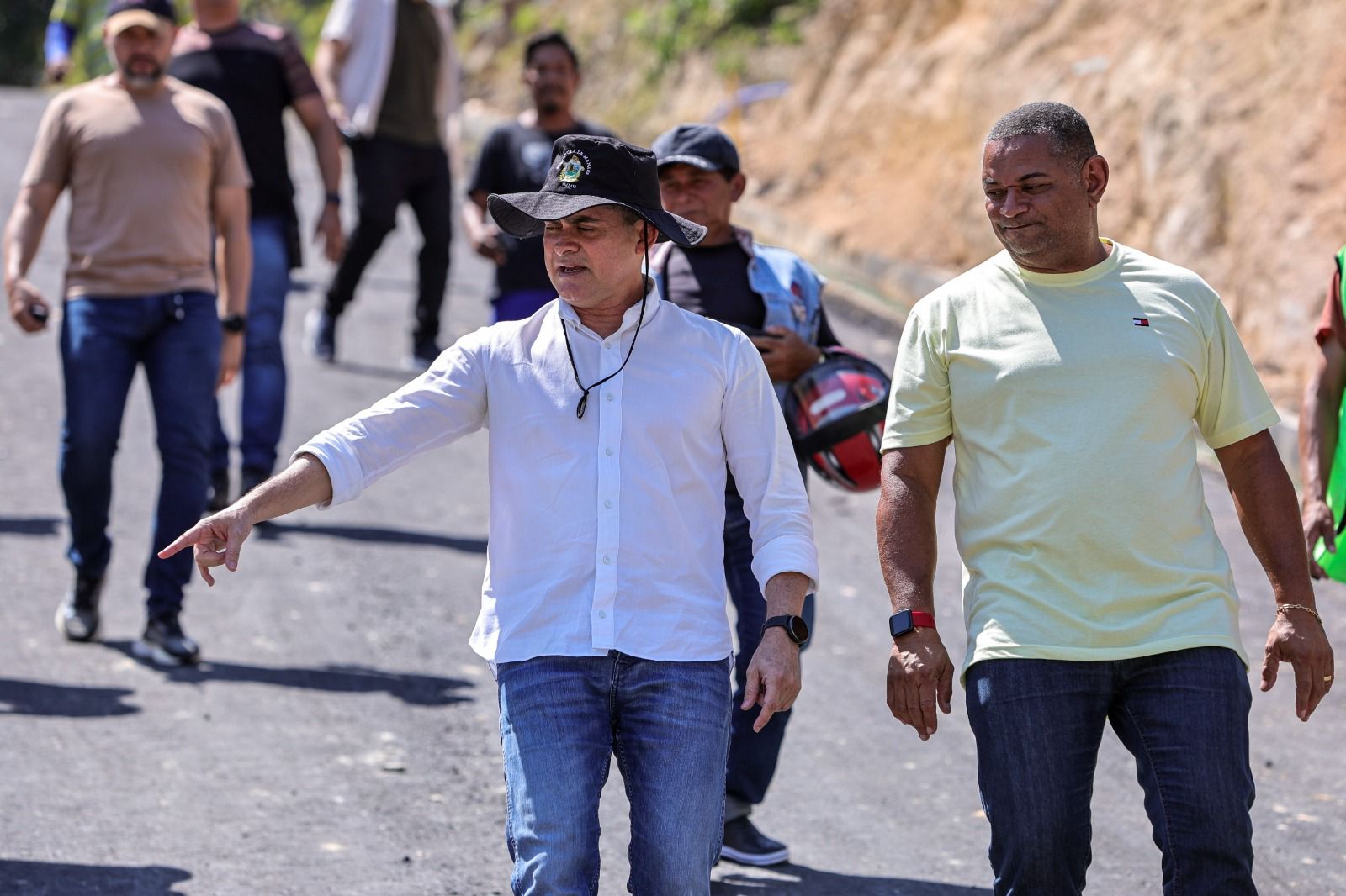 Pref. David Almeida vistoria recapeamento de ruas em bairros da zona Norte de Manaus / Foto : Divulgação