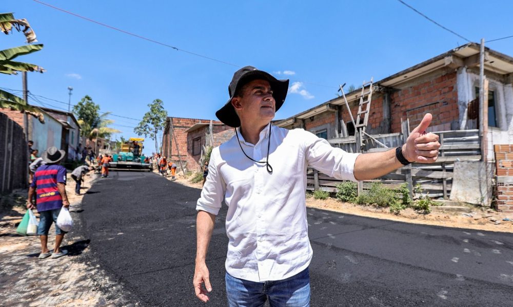 Pref. David Almeida vistoria recapeamento de ruas em bairros da zona Norte de Manaus / Foto : Divulgação