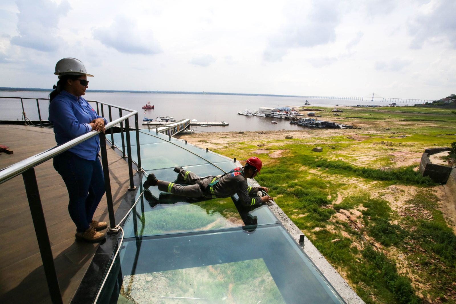 Mirante Lúcia Almeida começa a receber a instalação das peças do primeiro Skyglass em Manaus! / Foto : Divulgação