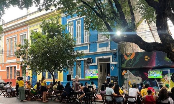 Três anos do bar e restaurante Japeto teve muita música ao vivo com Lucilene Castro