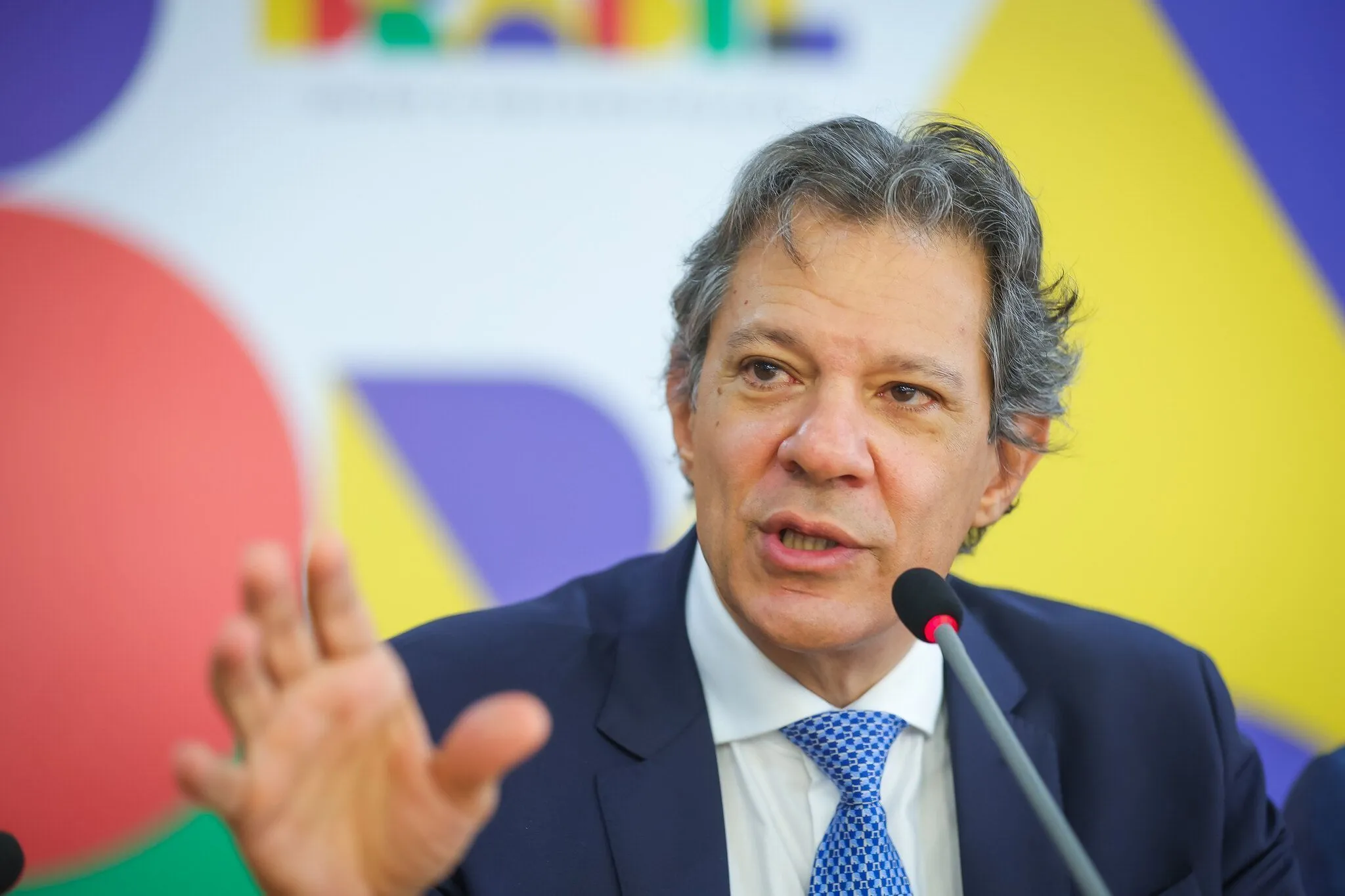 Ministro Fernando Haddad esclarece fake news sobre taxação do Pix e outros impostos que nunca foram propostos pelo governo