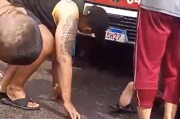 Motociclista por aplicativo colide com ônibus no bairro Grande Vitória e o pior acontece. Cenas fortes!