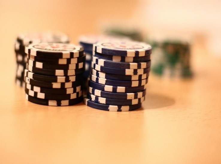 Como ajustar sua estratégia de poker online de acordo com o tipo de oponente