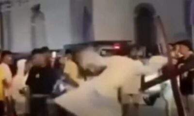 "Jesus" perde a paciência e dá bicuda em gaiato que atrapalhava encenação da Via Sacra; vídeo viraliza