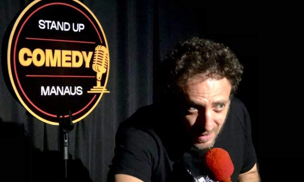 De Pallets na Garagem ao Palco Internacional: Comediante Thiago Ribeiro Leva Seu Show a Buenos Aires