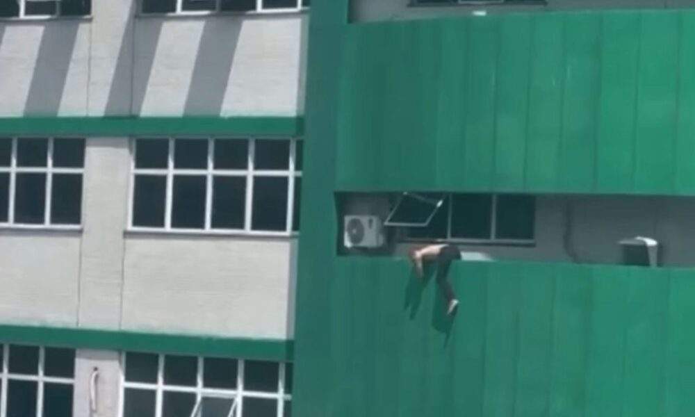Paciente é flagrado deitado na sacada de hospital em Manaus; vídeo impressiona