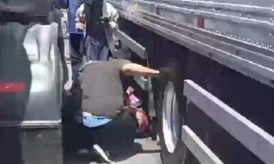 Motociclista fica gravemente ferido após cair entre dois caminhões na Zona Leste de Manaus. Veja o vídeo!