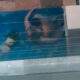Vídeo : Casal é filmado oferecendo bebida alcoólica a criança e mantendo relações sexuais em piscina de condomínio