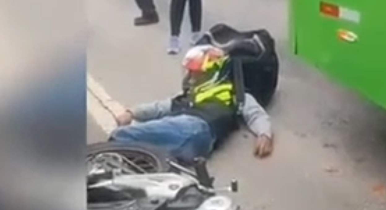 Policial reage a assalto e suspeito morre em troca de tiros; veja vídeo