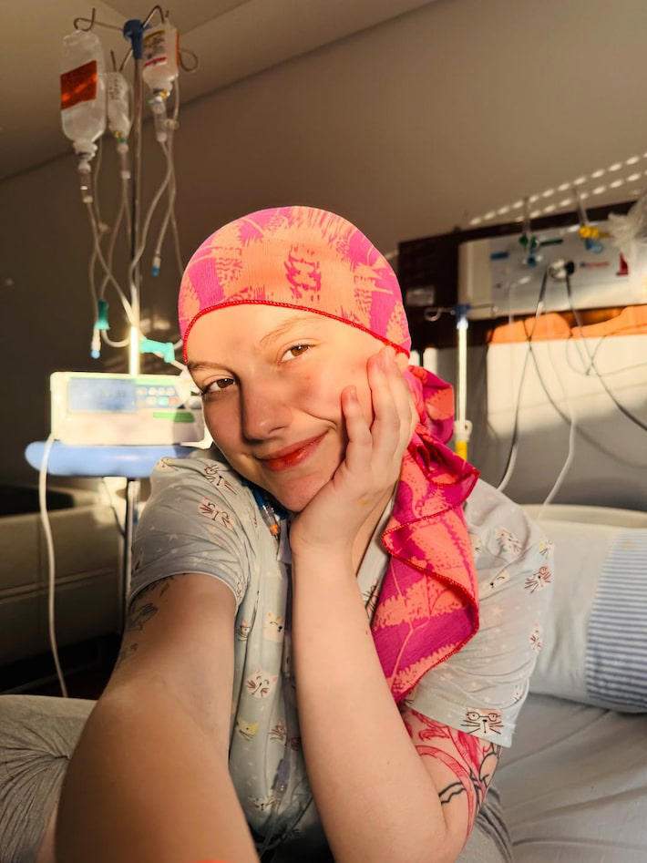 Influenciadora Isabel Veloso é entubada. Foto: @isabelvelosoo via Instagram