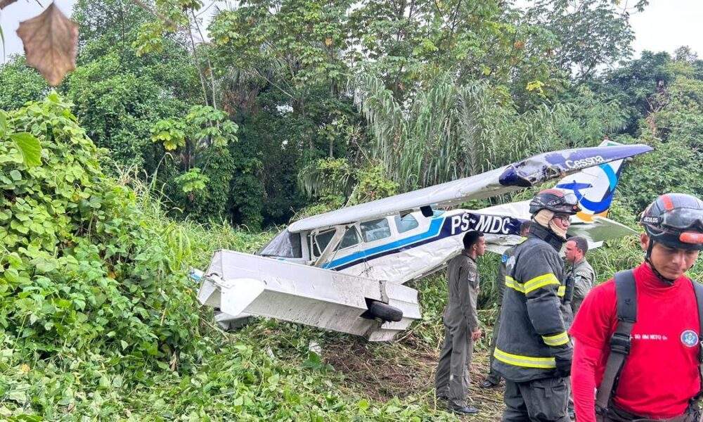 avião de pequeno porte desliza na pista do aeroclube de manaus; duas pessoas ficam feridas (1)