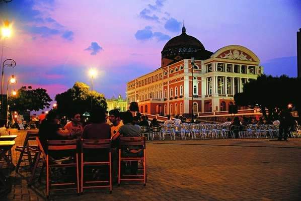 como o turismo fortalece a economia do amazonas