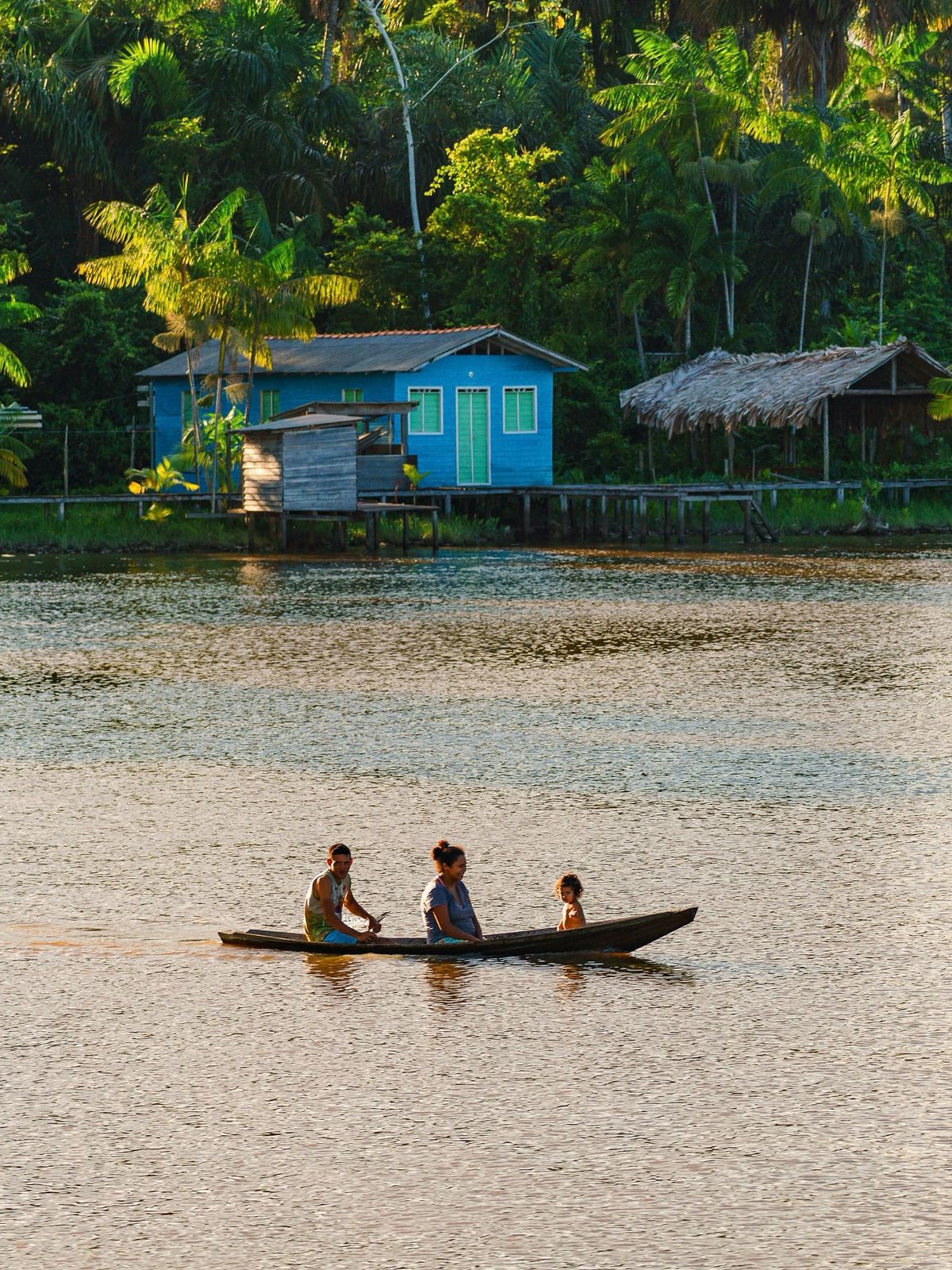 histórias reais de quem vive às margens dos rios amazônicos