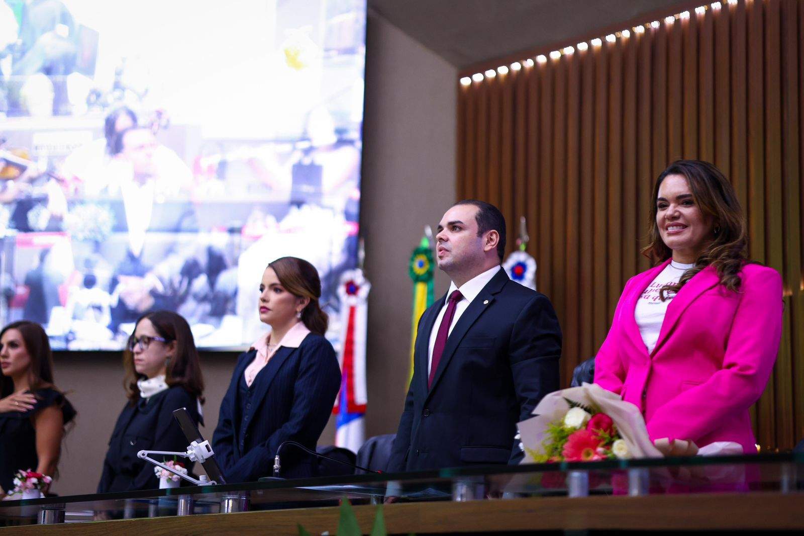 roberto cidade conduz sessão especial da aleam que homenageia 33 mulheres com diploma mulher cidadã amazonense (1)