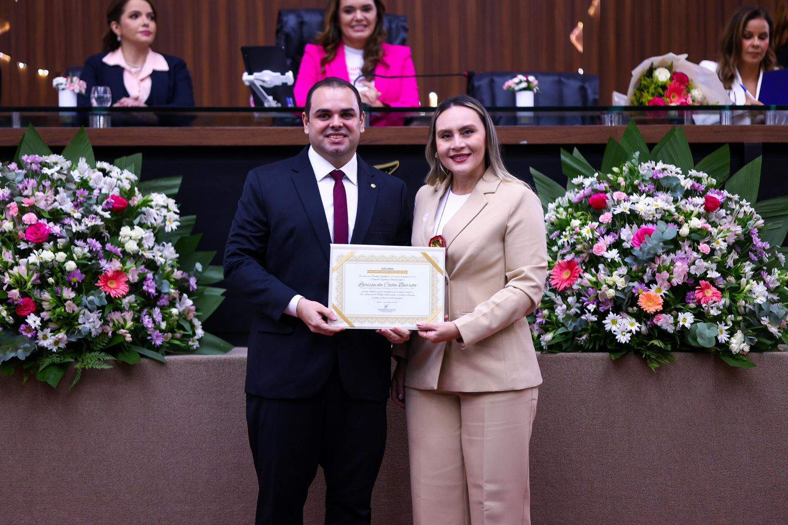 roberto cidade conduz sessão especial da aleam que homenageia 33 mulheres com diploma mulher cidadã amazonense (2)