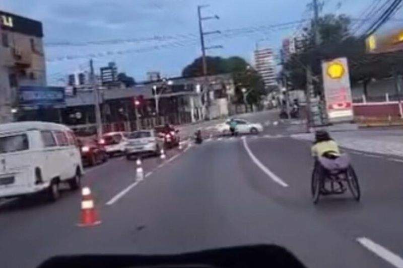 Víde mostra momento em que corredora cadeirante é atropelada durante corrida em homenagem ao Dia Internacional da Mulher em Manaus / Foto : Divulgação