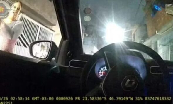 abordagem termina em morte vídeo mostra momento em que mulher é baleada por policial