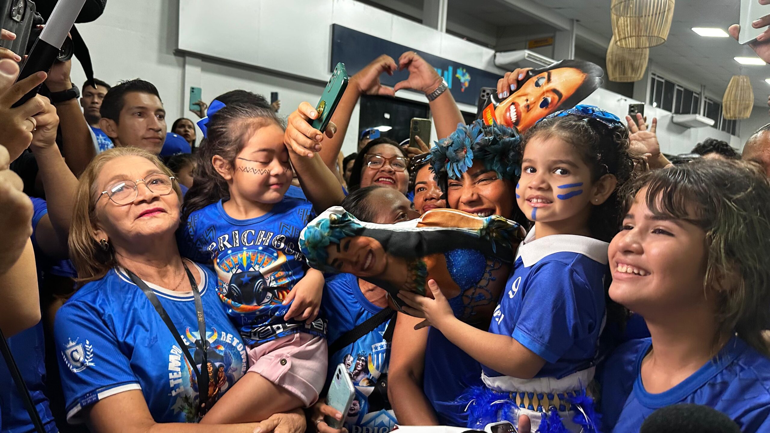 após bbb, marciele albuquerque retorna a parintins e é recebida com festa (4)