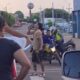 apresentação de artista de rua termina em colisão entre motociclistas em manacapuru