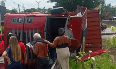 carreta tomba na avenida cosme ferreira e provoca congestionamento na zona leste de manaus