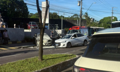 colisão entre carros termina em incêndio e deixa dois feridos na avenida efigênio salles