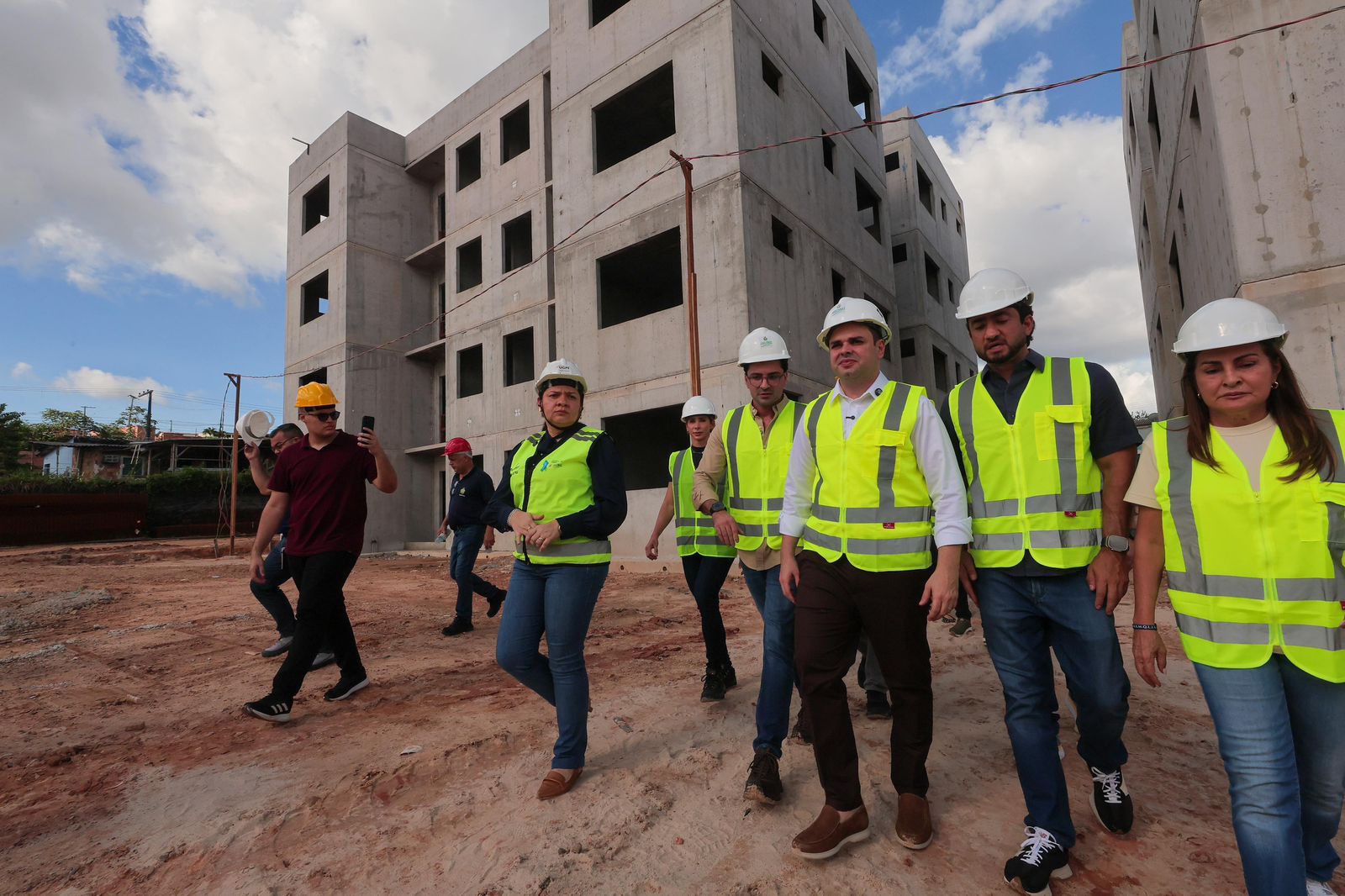 governador interino roberto cidade acompanha avanço de obras do residencial tarumã, em manaus (2)