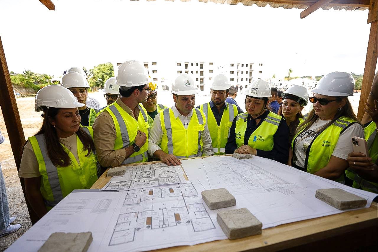 governador interino roberto cidade acompanha avanço de obras do residencial tarumã, em manaus (3)